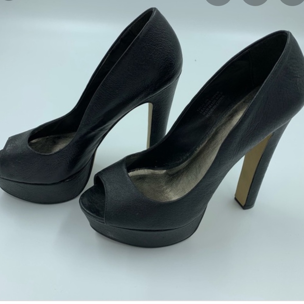 ZIGI SOHO “Kelis” Platform Pumps